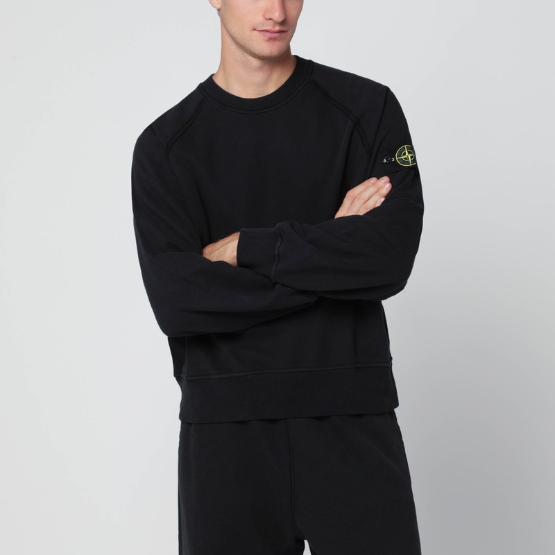 Oversized black crewneck sweatshirt