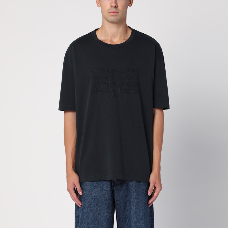 Black T-shirt with logo embroidery