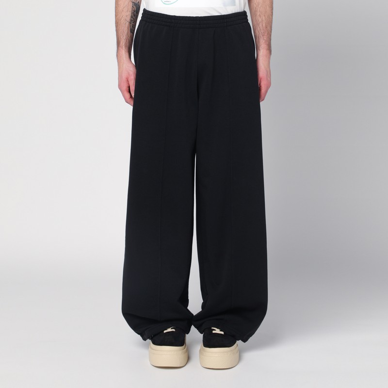Black loose jogging pants